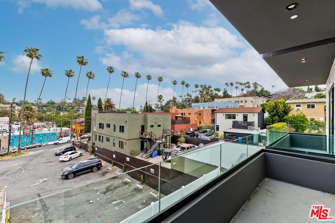 1436 Edgecliffe Dr Unit: 101