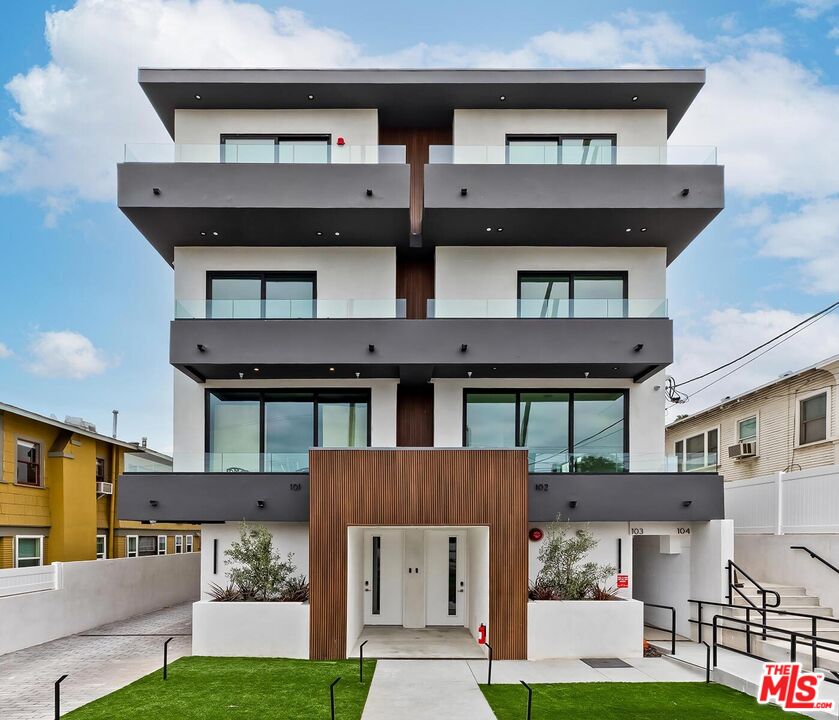 1436 Edgecliffe Dr Unit: 101