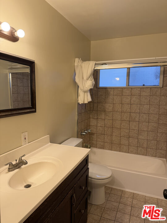 1242 Smithwood Dr Unit: 4