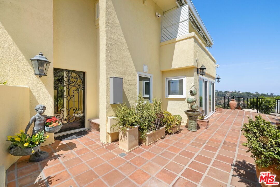 1244 Stradella Rd