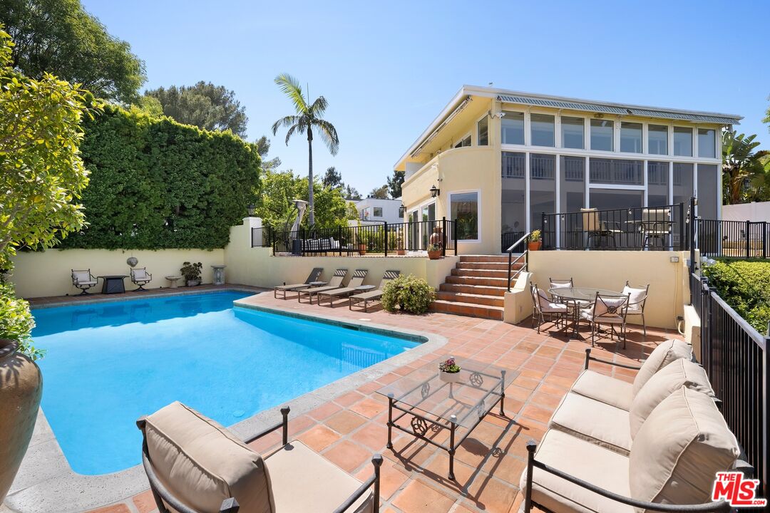 1244 Stradella Rd