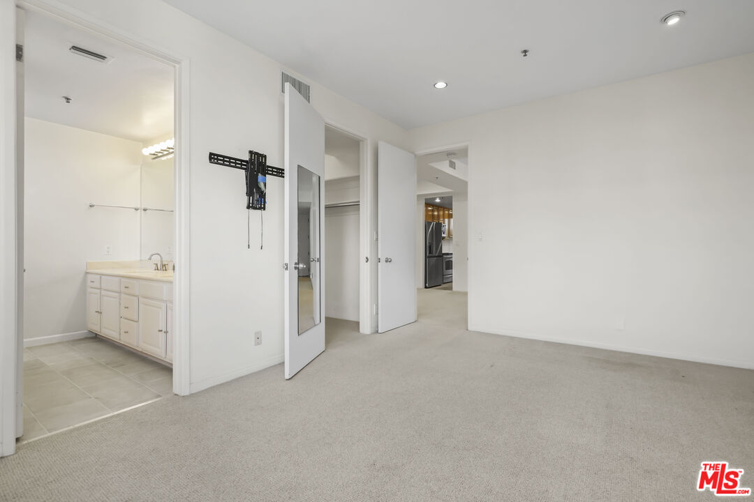 2102 CENTURY PARK LN Unit: 305