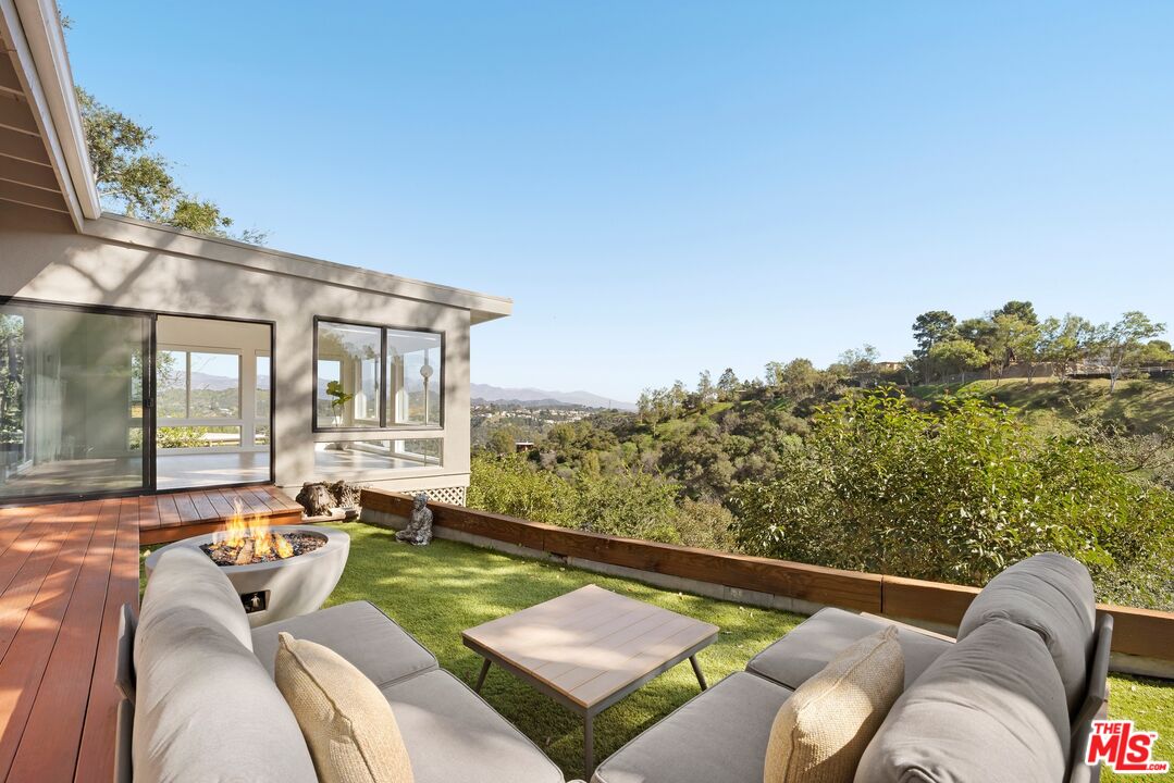 2204 Ridgemont Dr