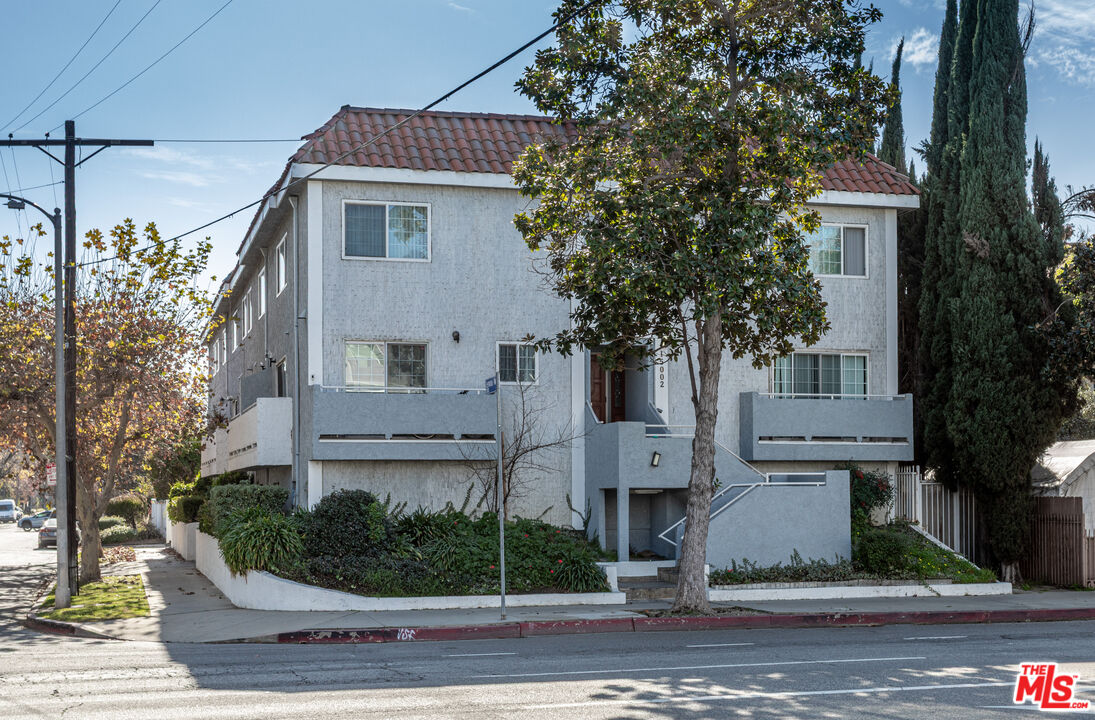15002 Magnolia Blvd Unit: 4