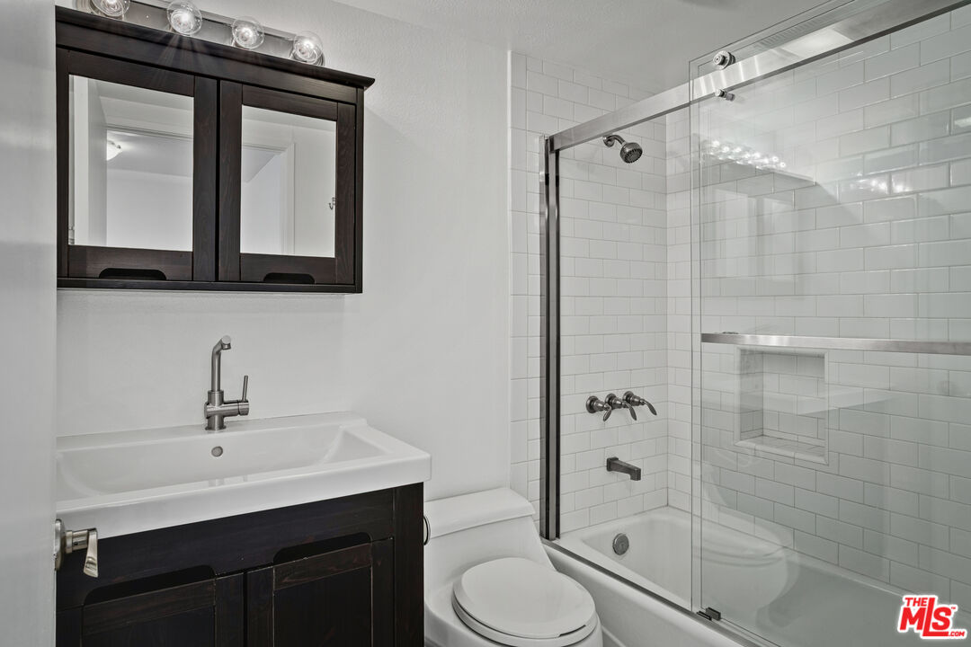 15002 Magnolia Blvd Unit: 4