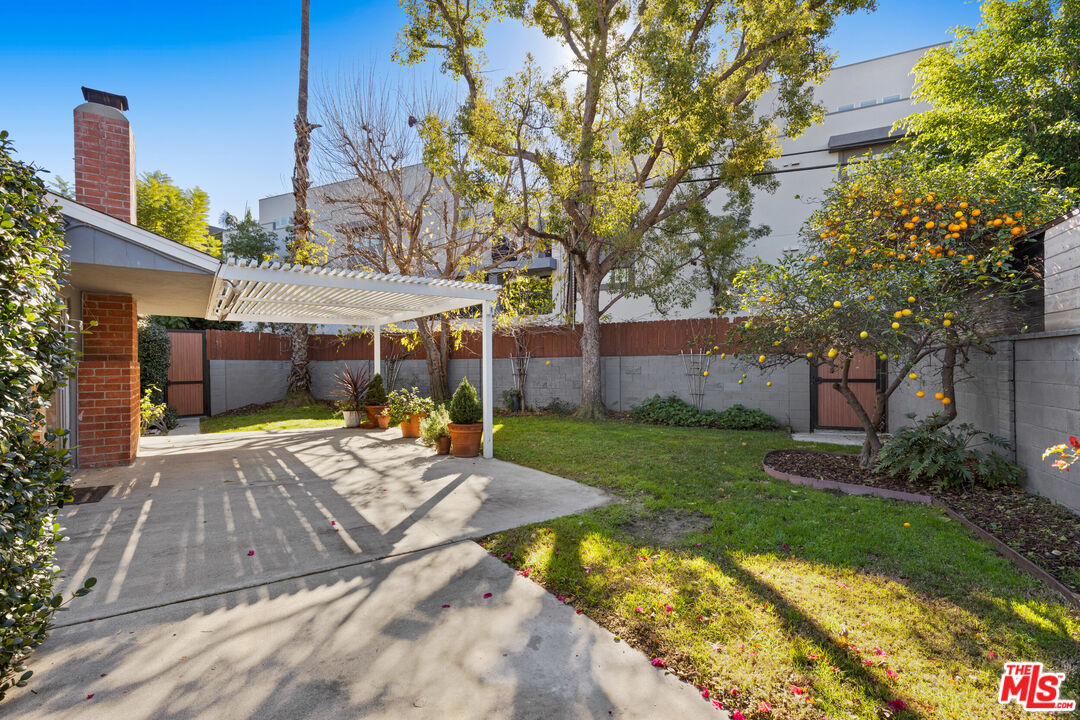 12730 La Maida St