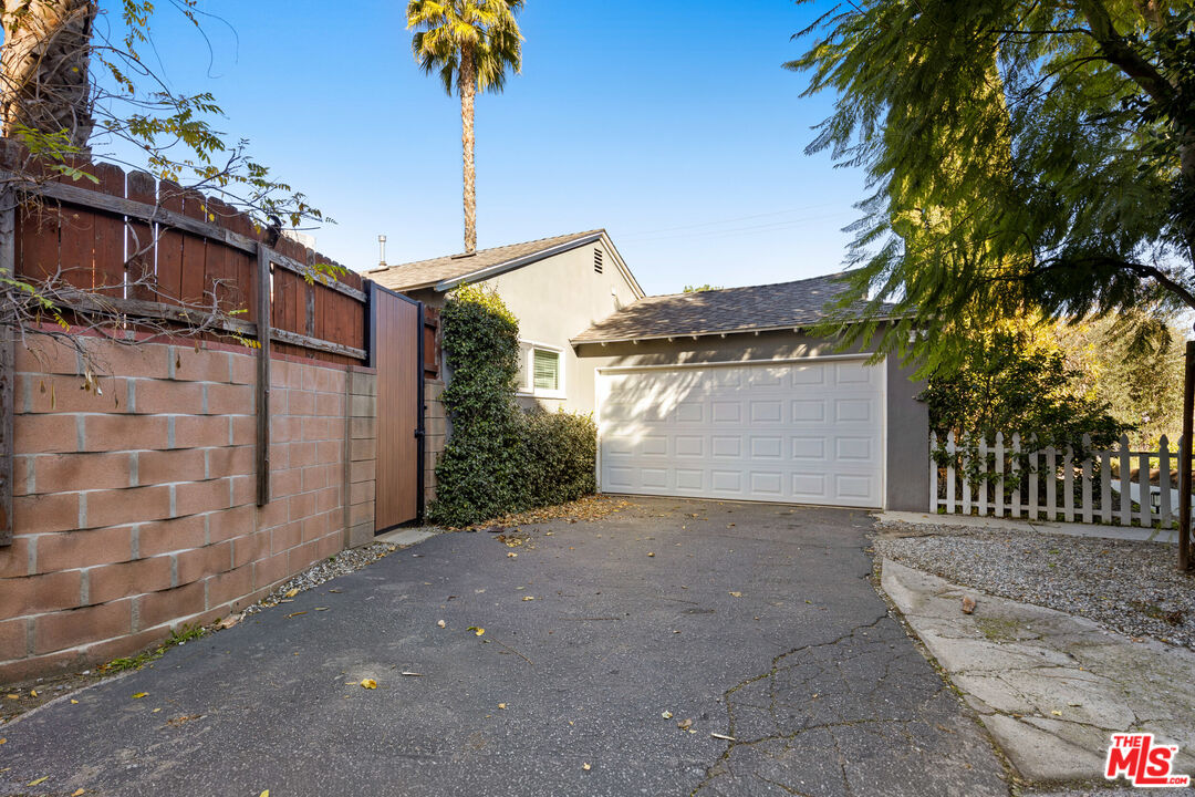 12730 La Maida St