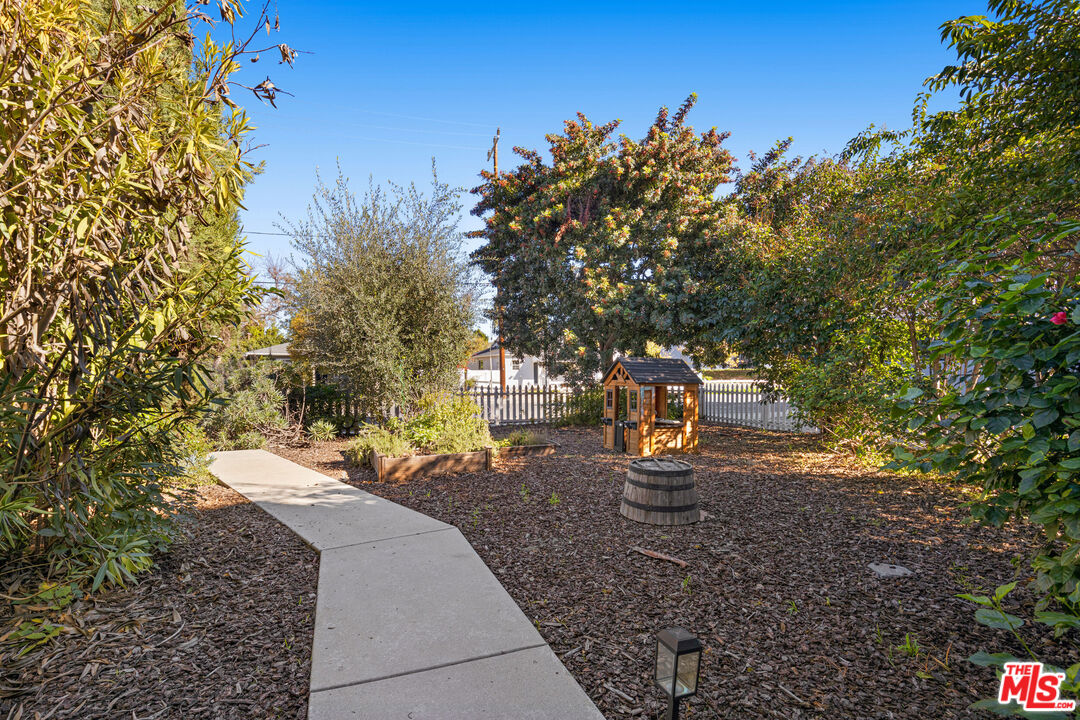 12730 La Maida St
