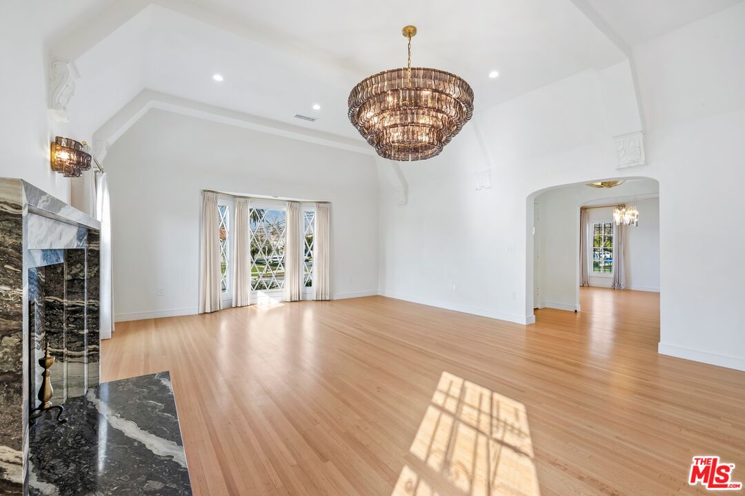 200 S Formosa Ave