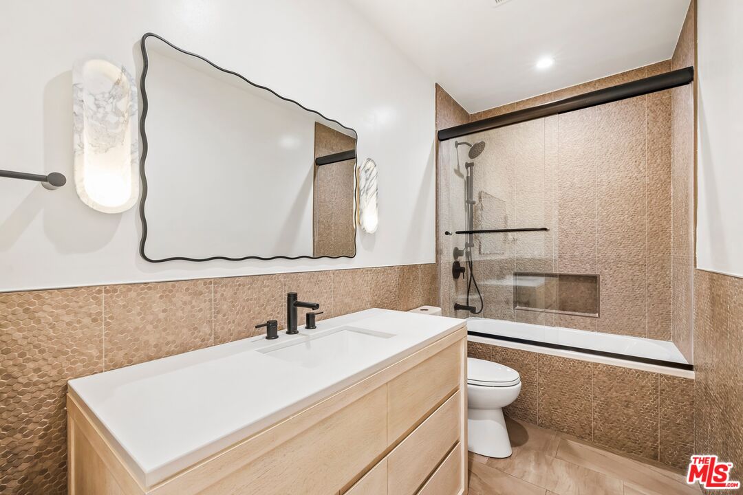 200 S Formosa Ave