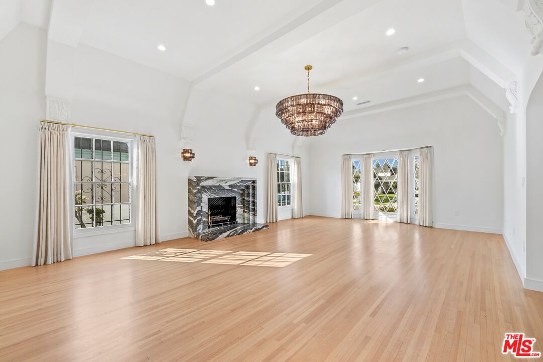200 S Formosa Ave