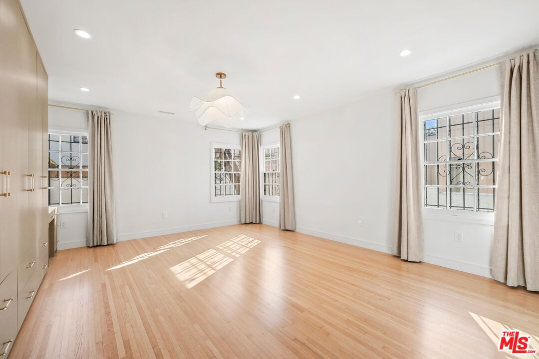 200 S Formosa Ave