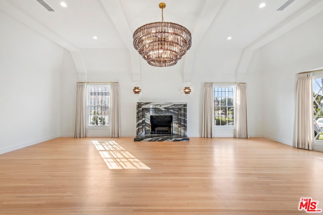 200 S Formosa Ave