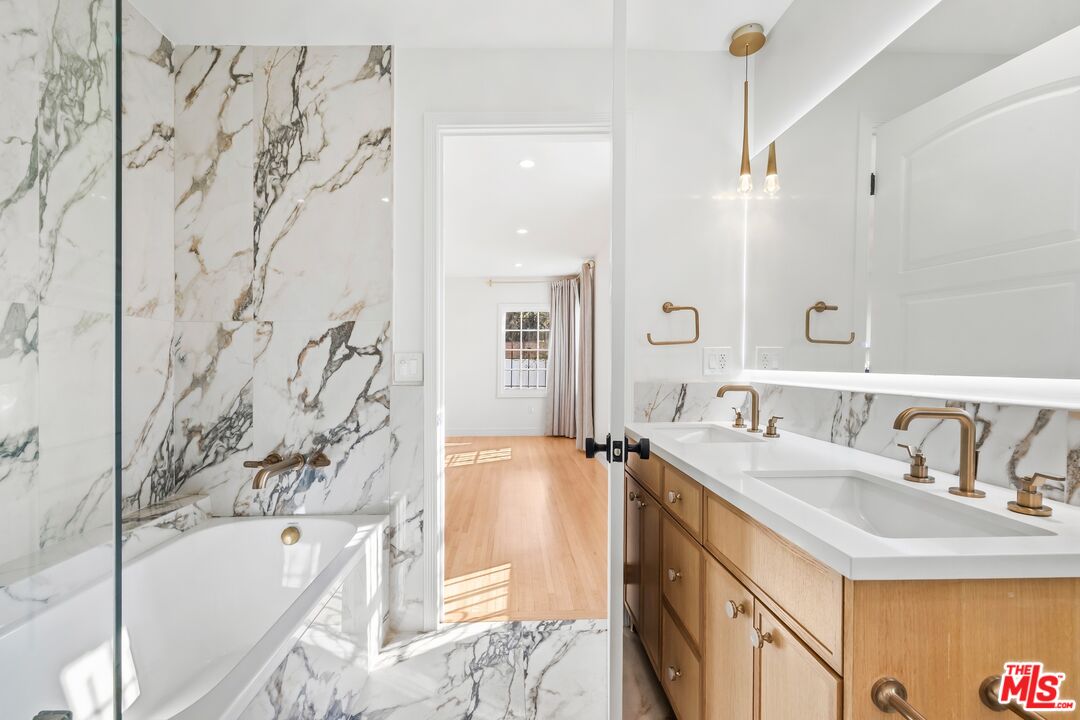 200 S Formosa Ave