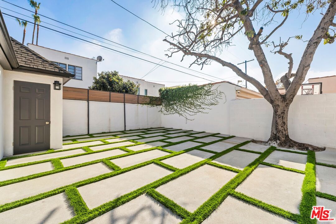 200 S Formosa Ave