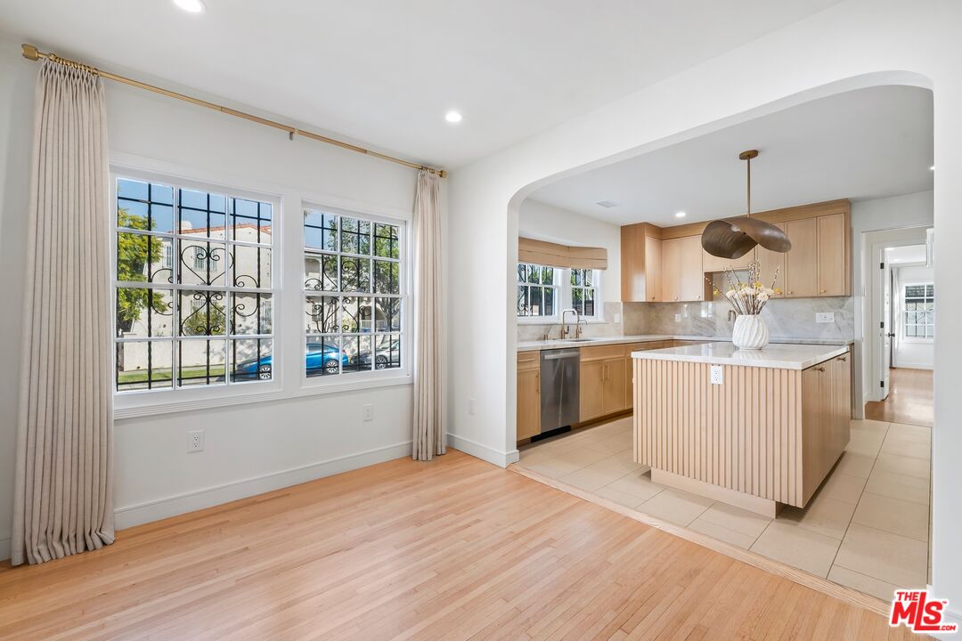 200 S Formosa Ave