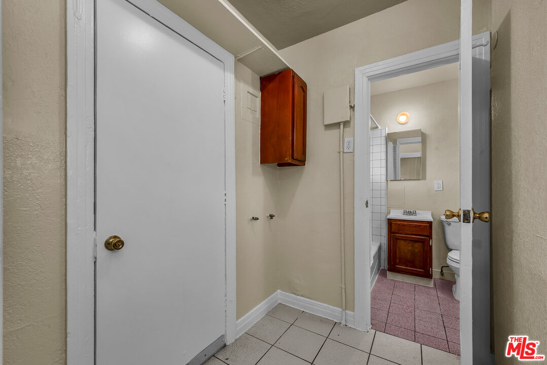 1502 W 62nd St