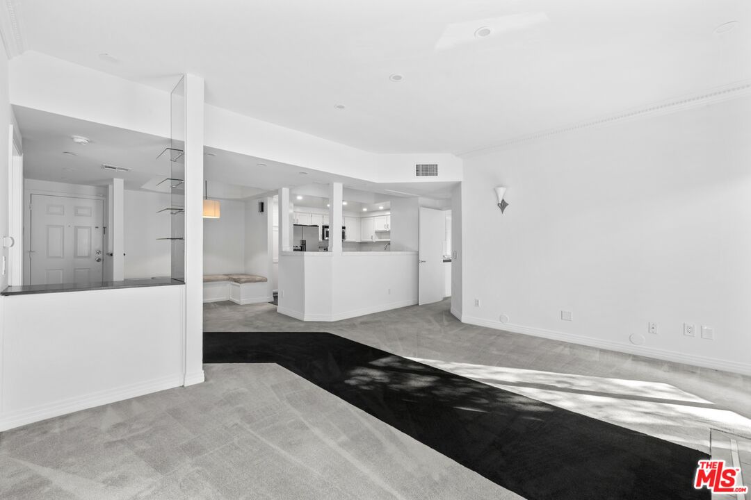14347 Albers St Unit: 201