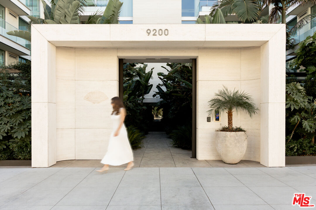 9200 Wilshire Blvd Unit: PH1W