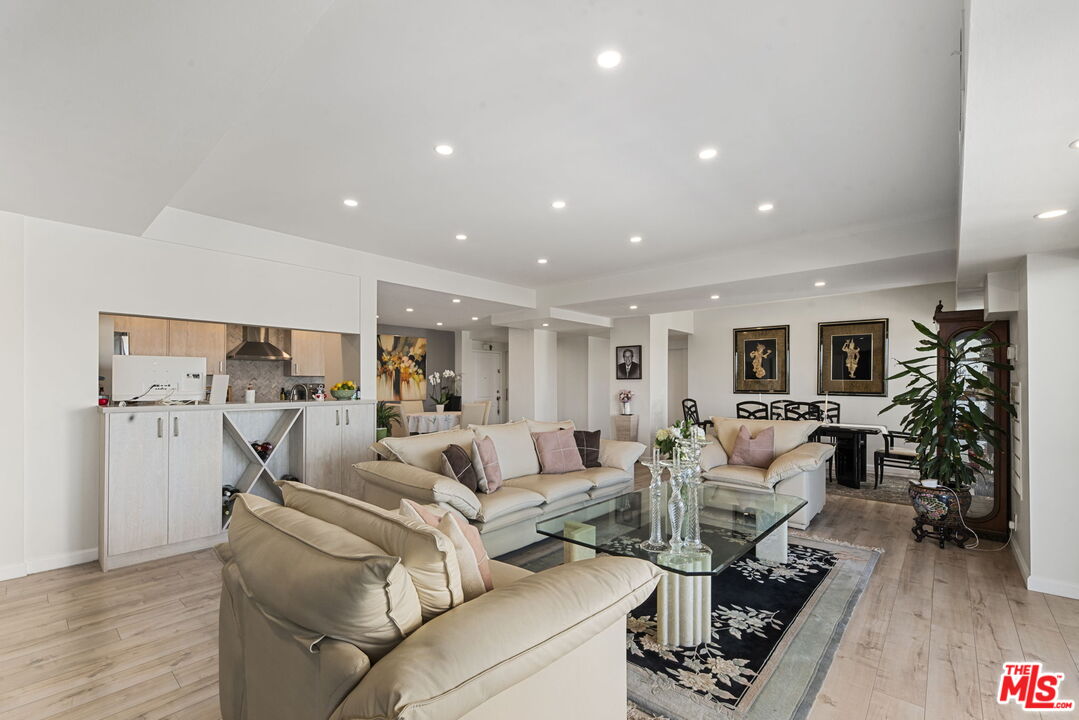1155 N La Cienega Blvd Unit: 1002