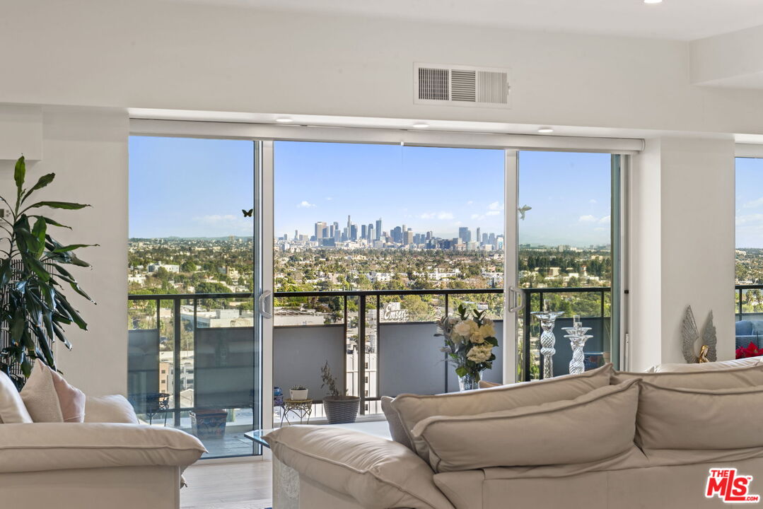 1155 N La Cienega Blvd Unit: 1002