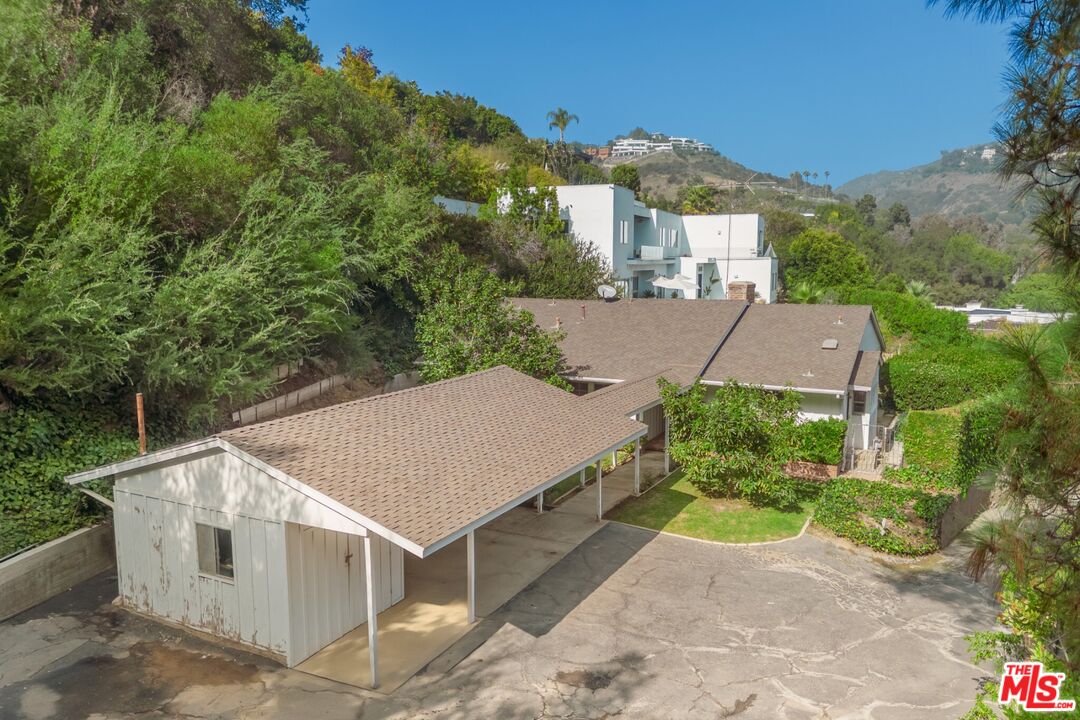 12146 Travis St