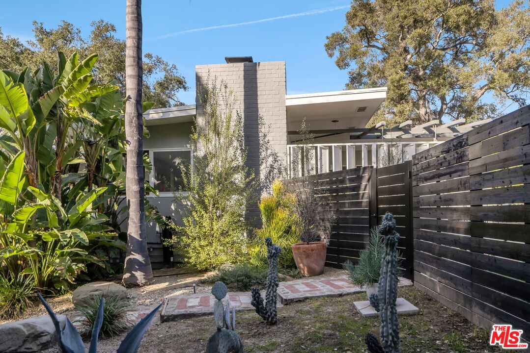 1009 Holly Rd