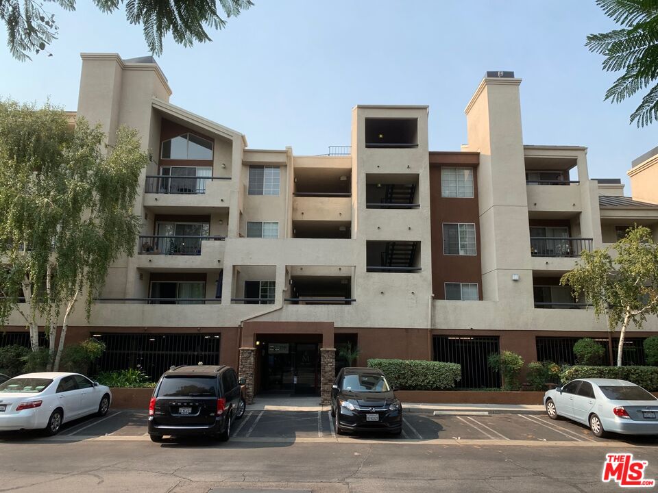 5530 Owensmouth Ave Unit: 108
