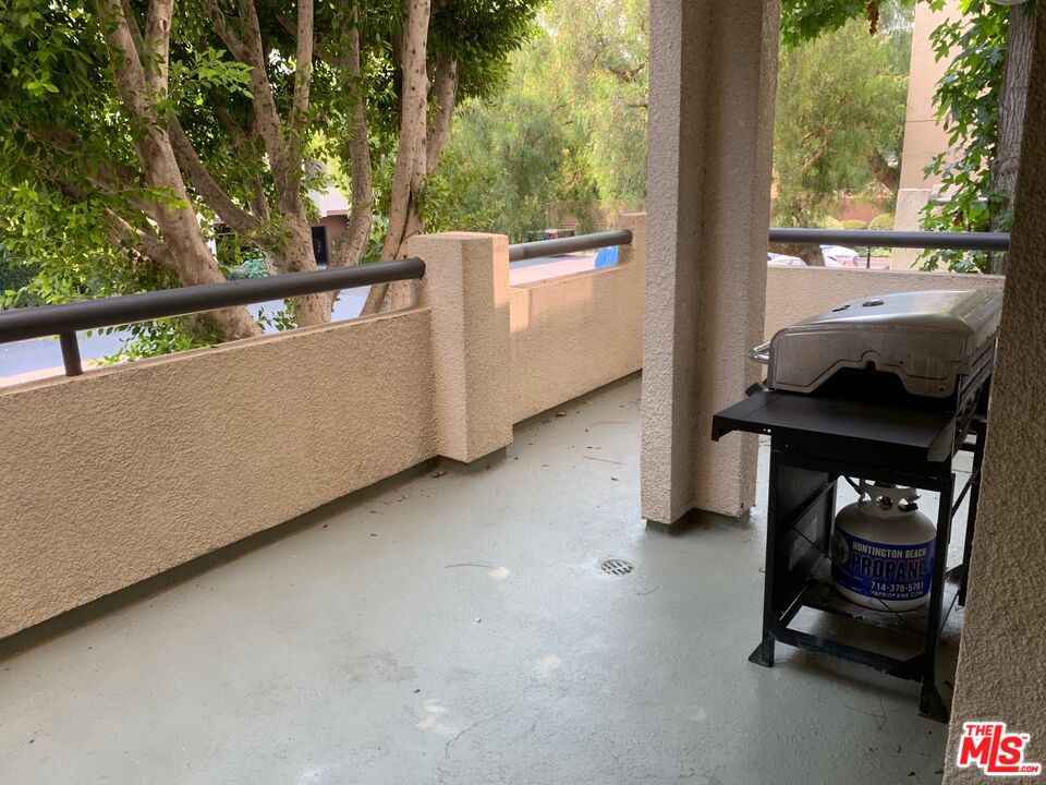 5530 Owensmouth Ave Unit: 108
