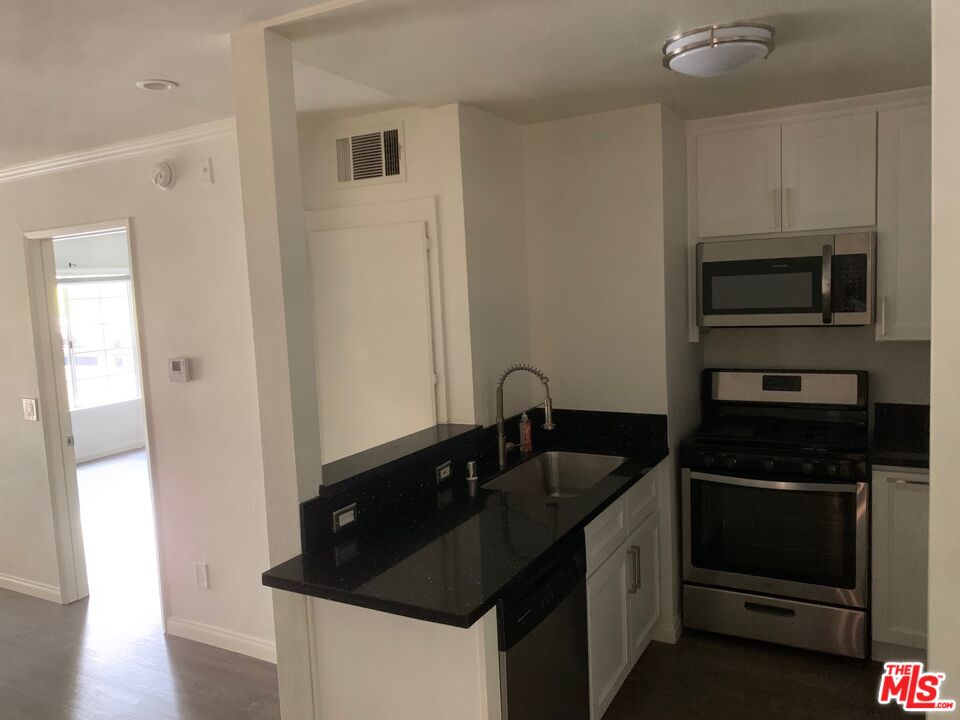 5530 Owensmouth Ave Unit: 108