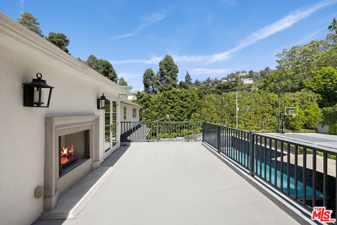 1214 Coldwater Canyon Dr