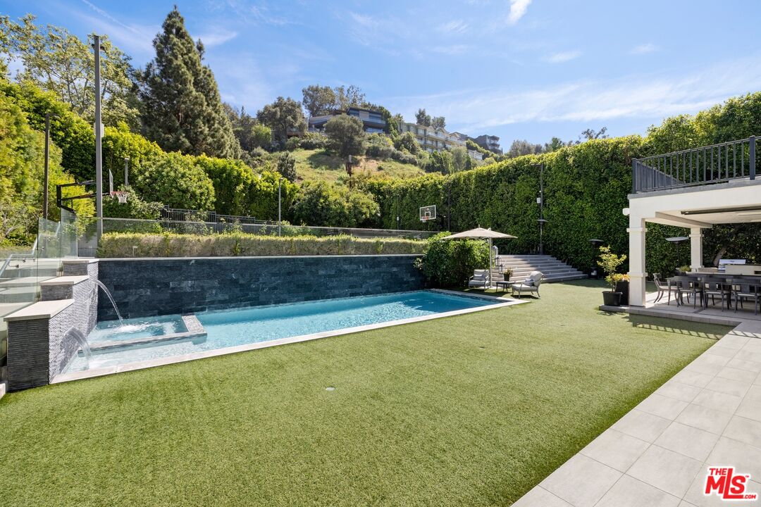 1214 Coldwater Canyon Dr