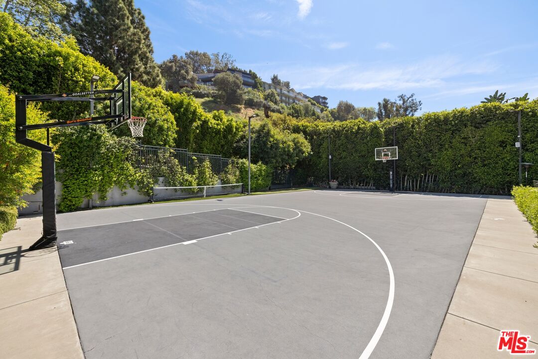1214 Coldwater Canyon Dr