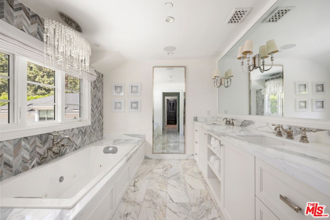 1214 Coldwater Canyon Dr