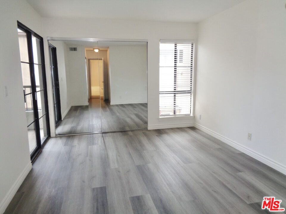 909 N Croft Ave Unit: 204