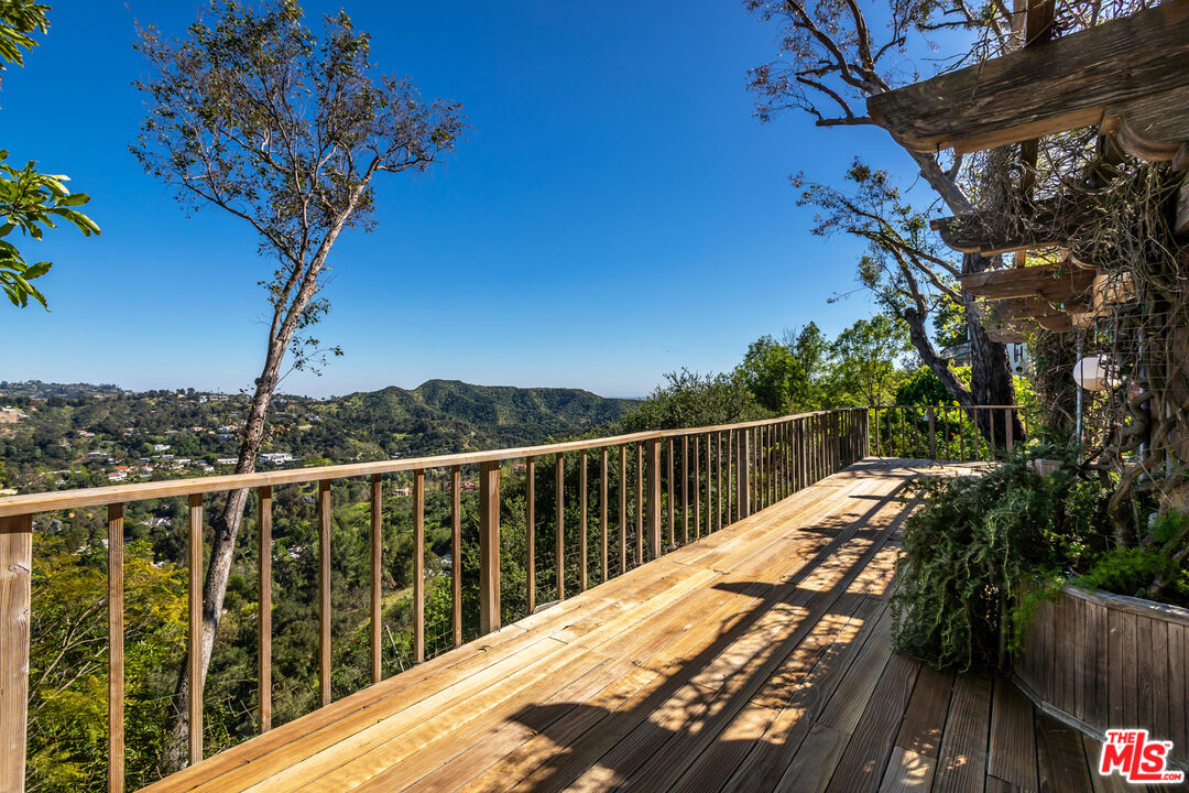 10132 Hollow Glen Cir