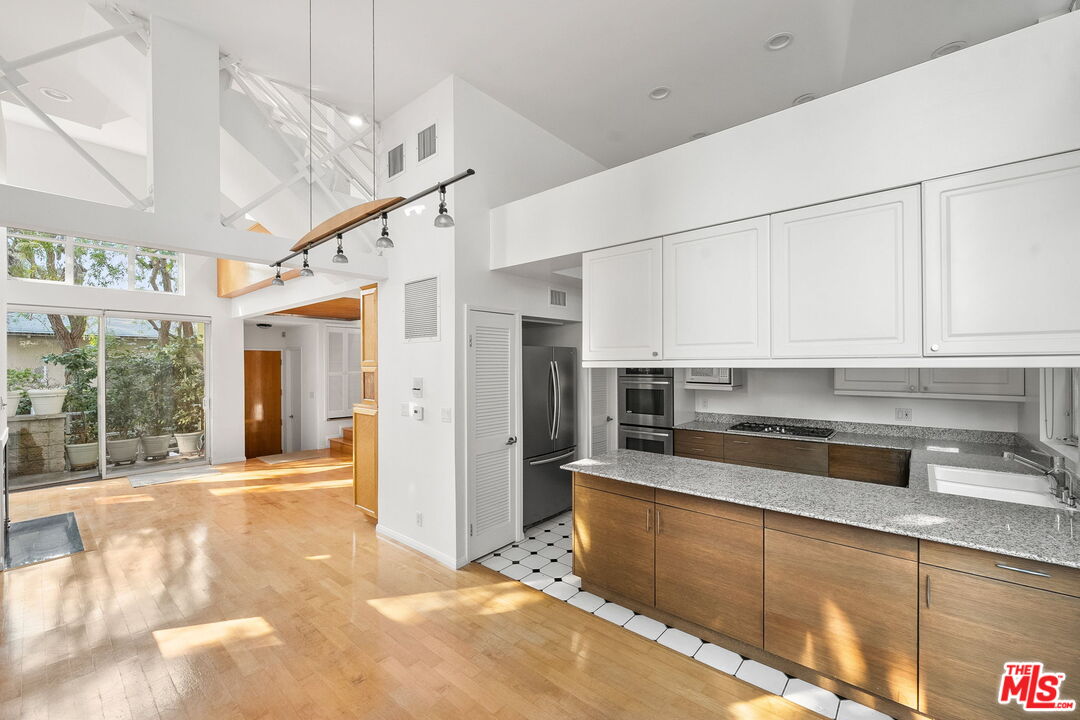 1011 Pacific St Unit: 1