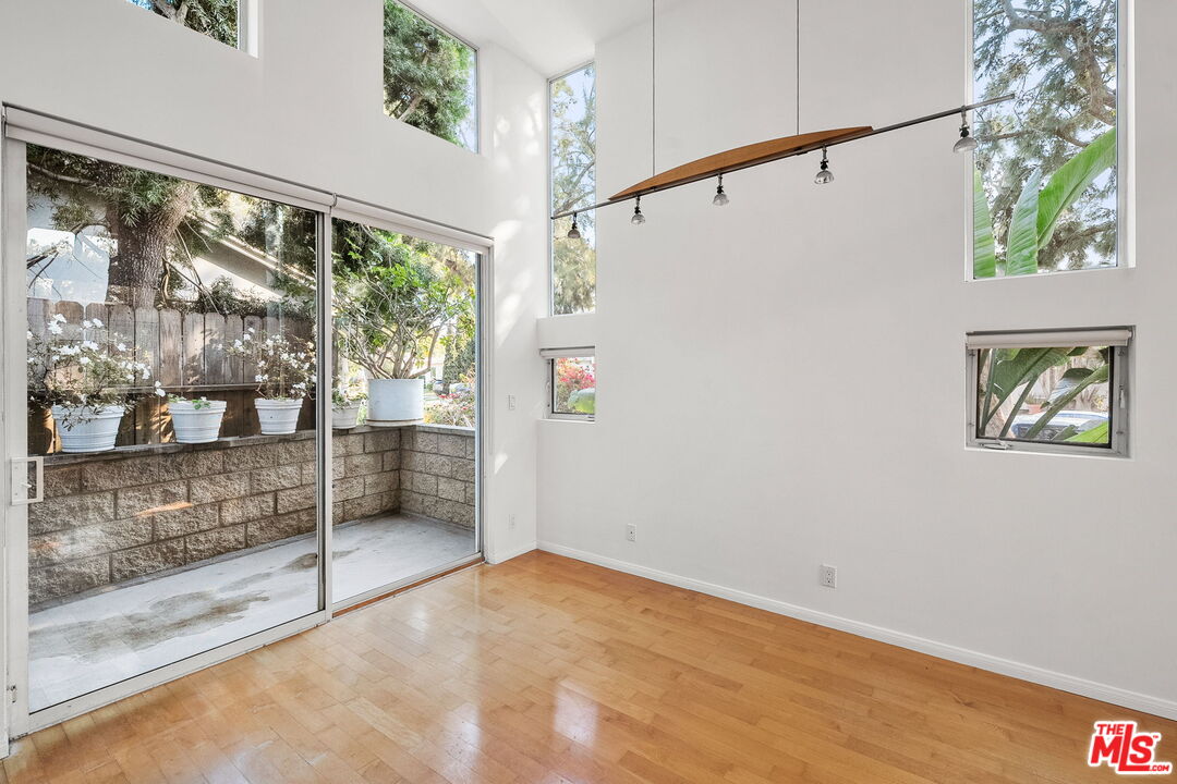 1011 Pacific St Unit: 1