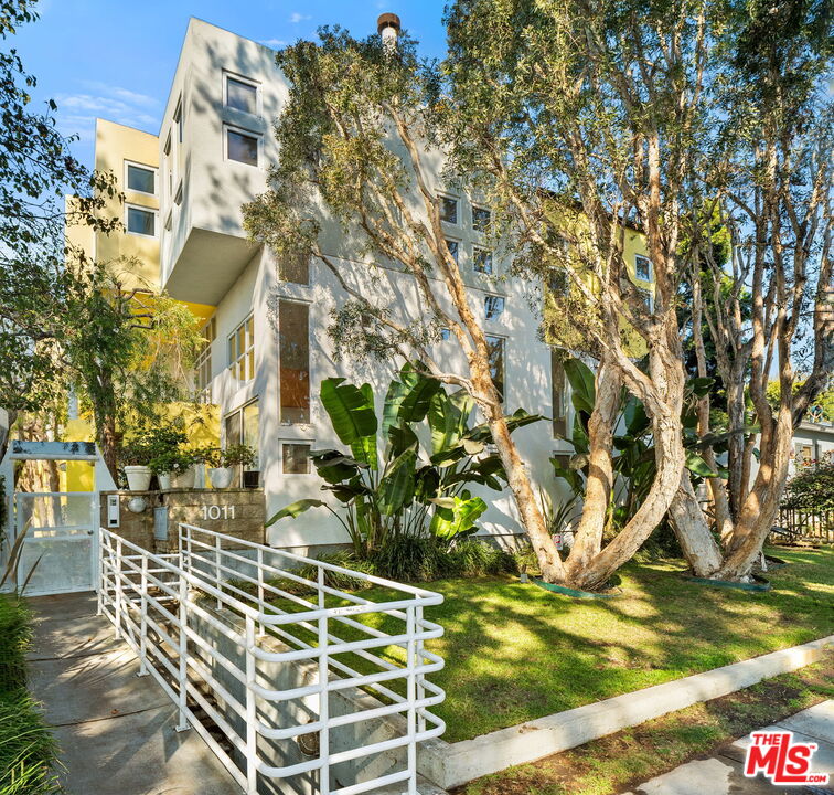 1011 Pacific St Unit: 1