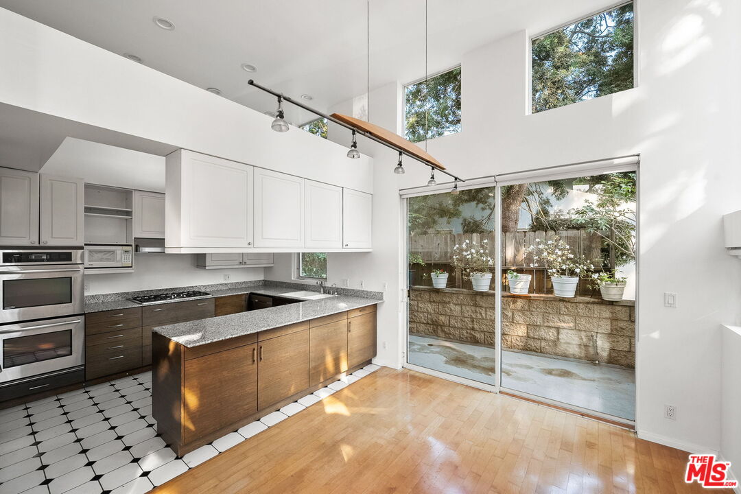 1011 Pacific St Unit: 1