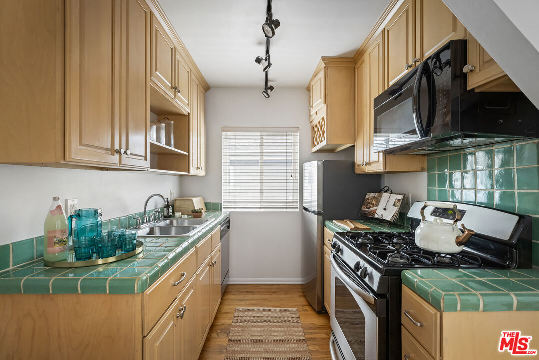 122 Thornton Pl