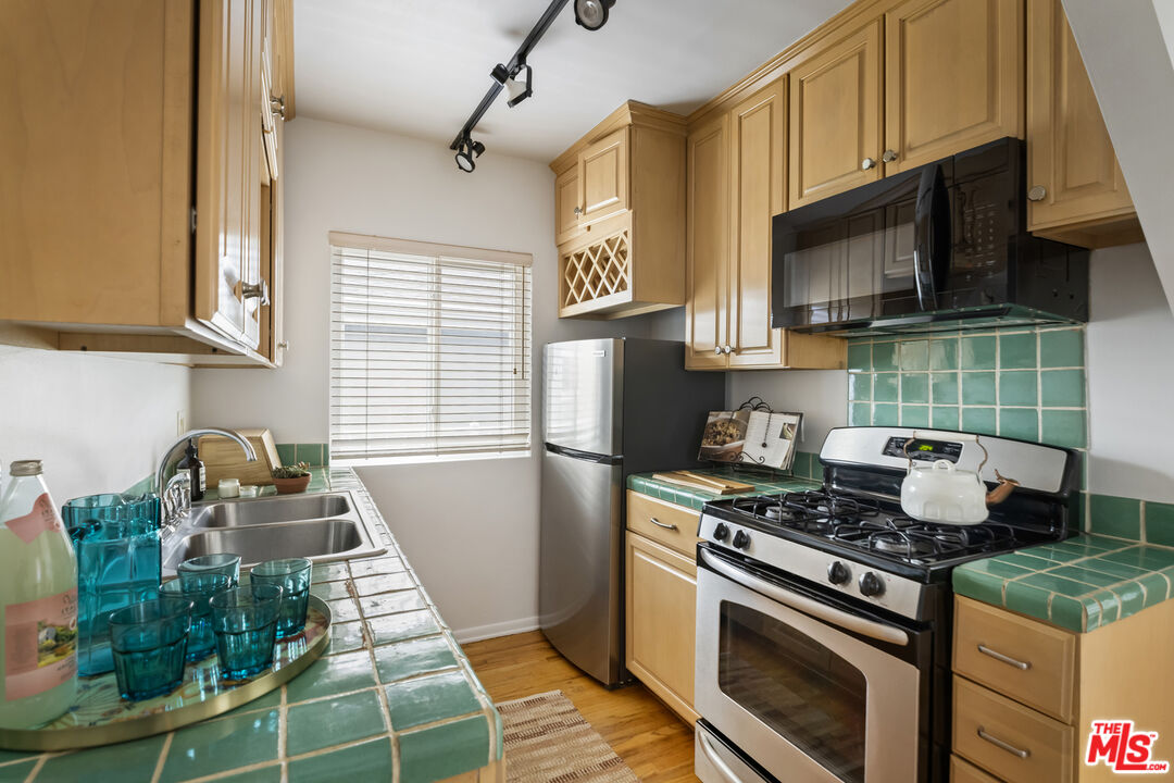 122 Thornton Pl