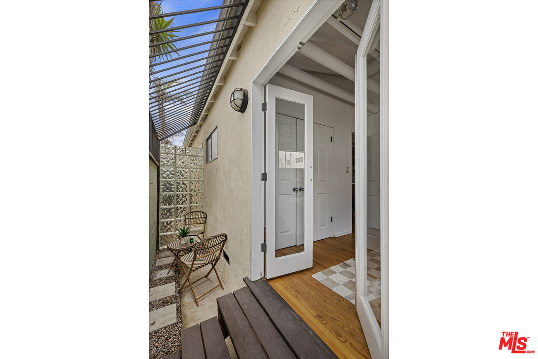 122 Thornton Pl