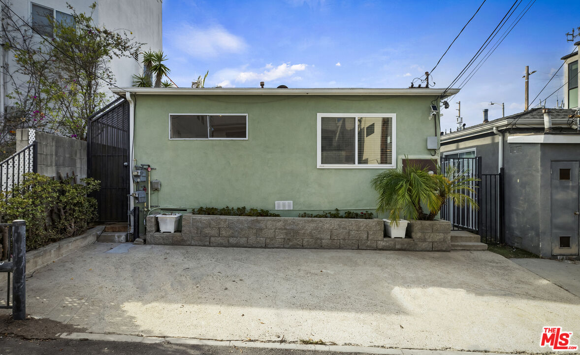122 Thornton Pl