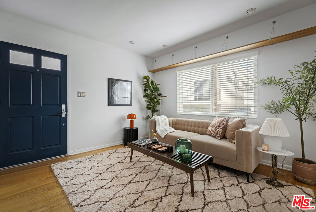122 Thornton Pl