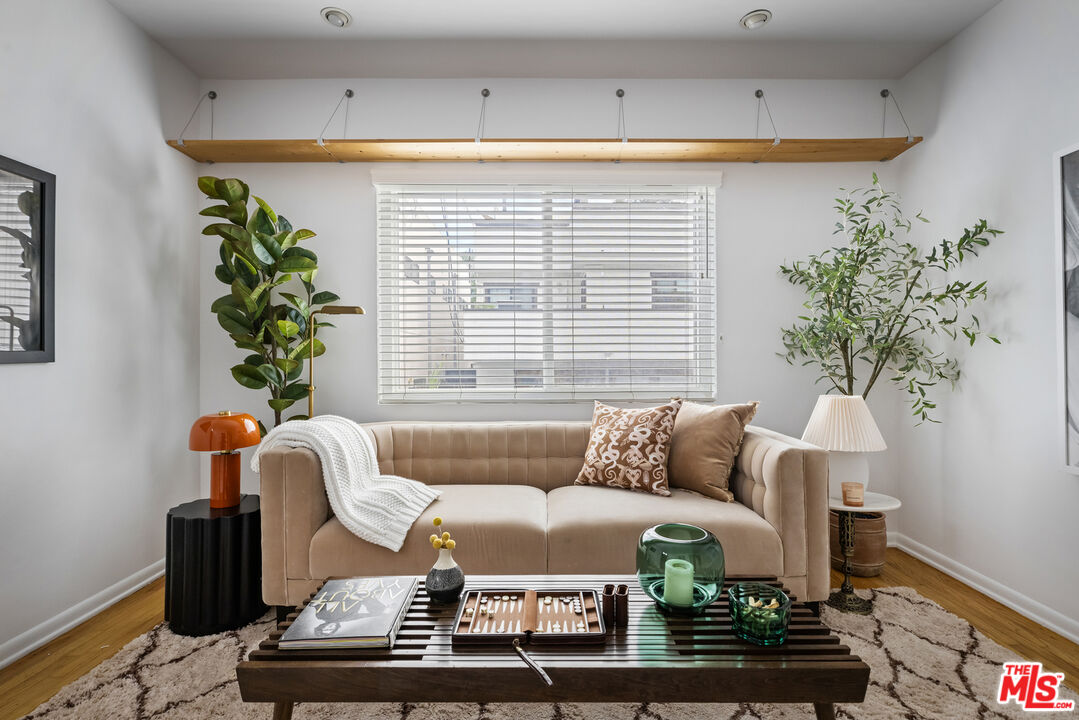 122 Thornton Pl