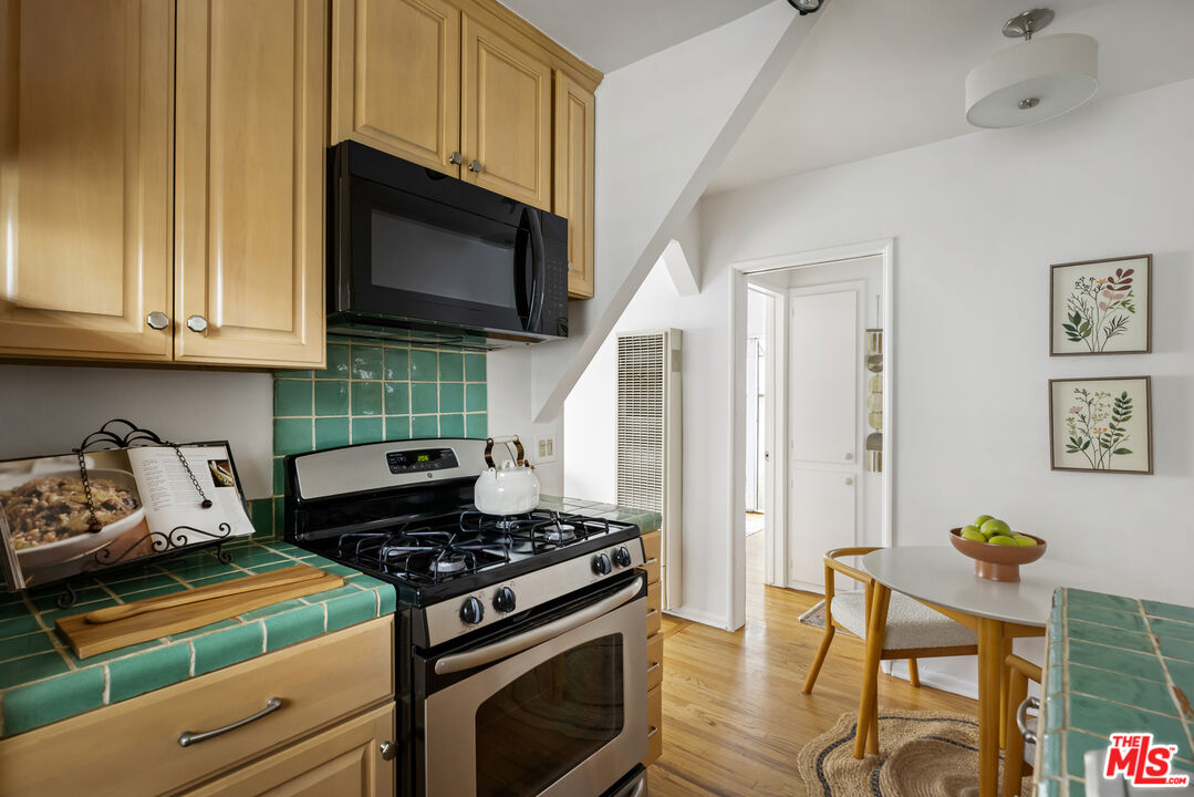 122 Thornton Pl
