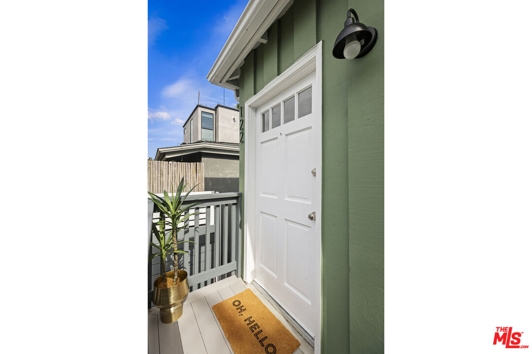 122 Thornton Pl