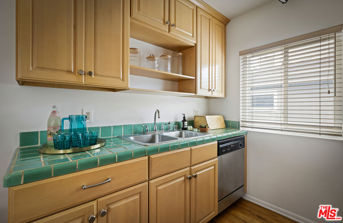122 Thornton Pl