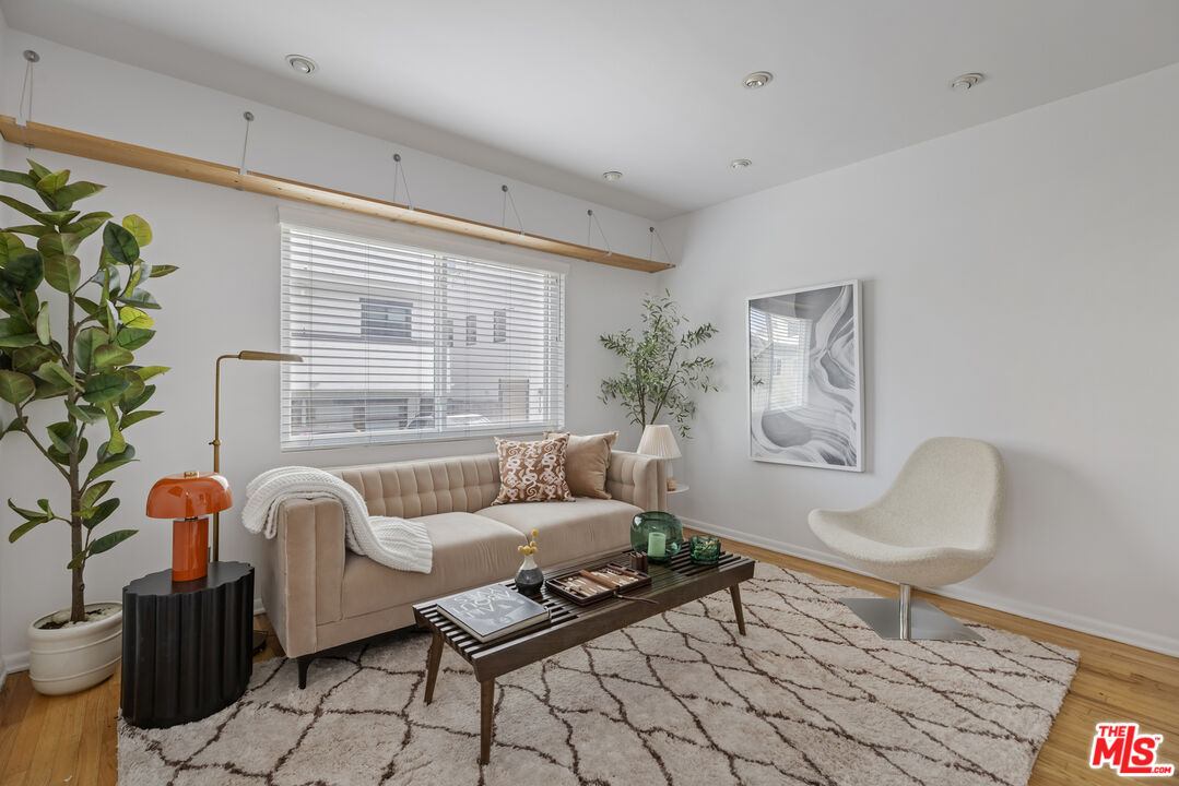 122 Thornton Pl